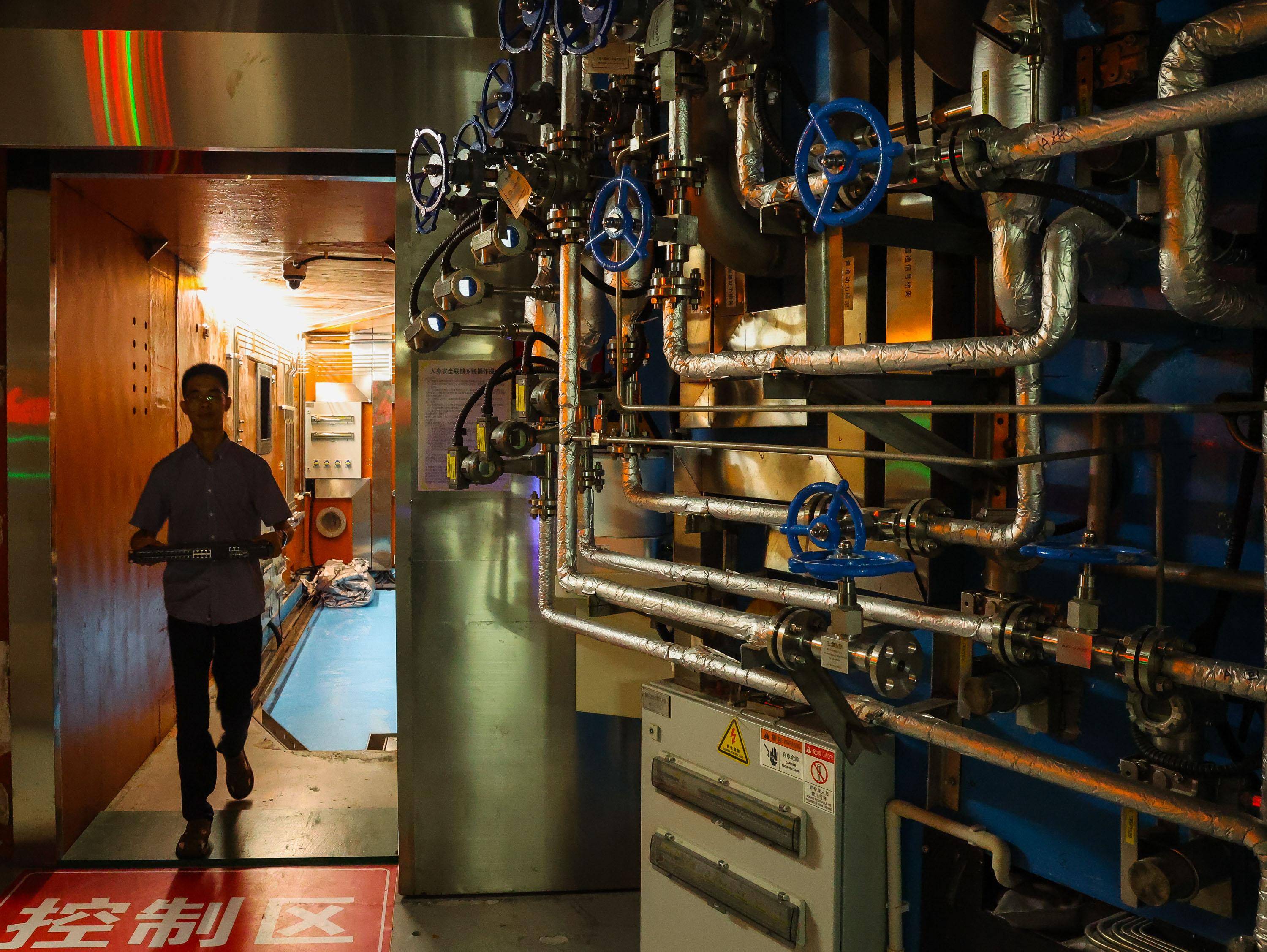 我国研发的微观世界“超级相机”成功验收