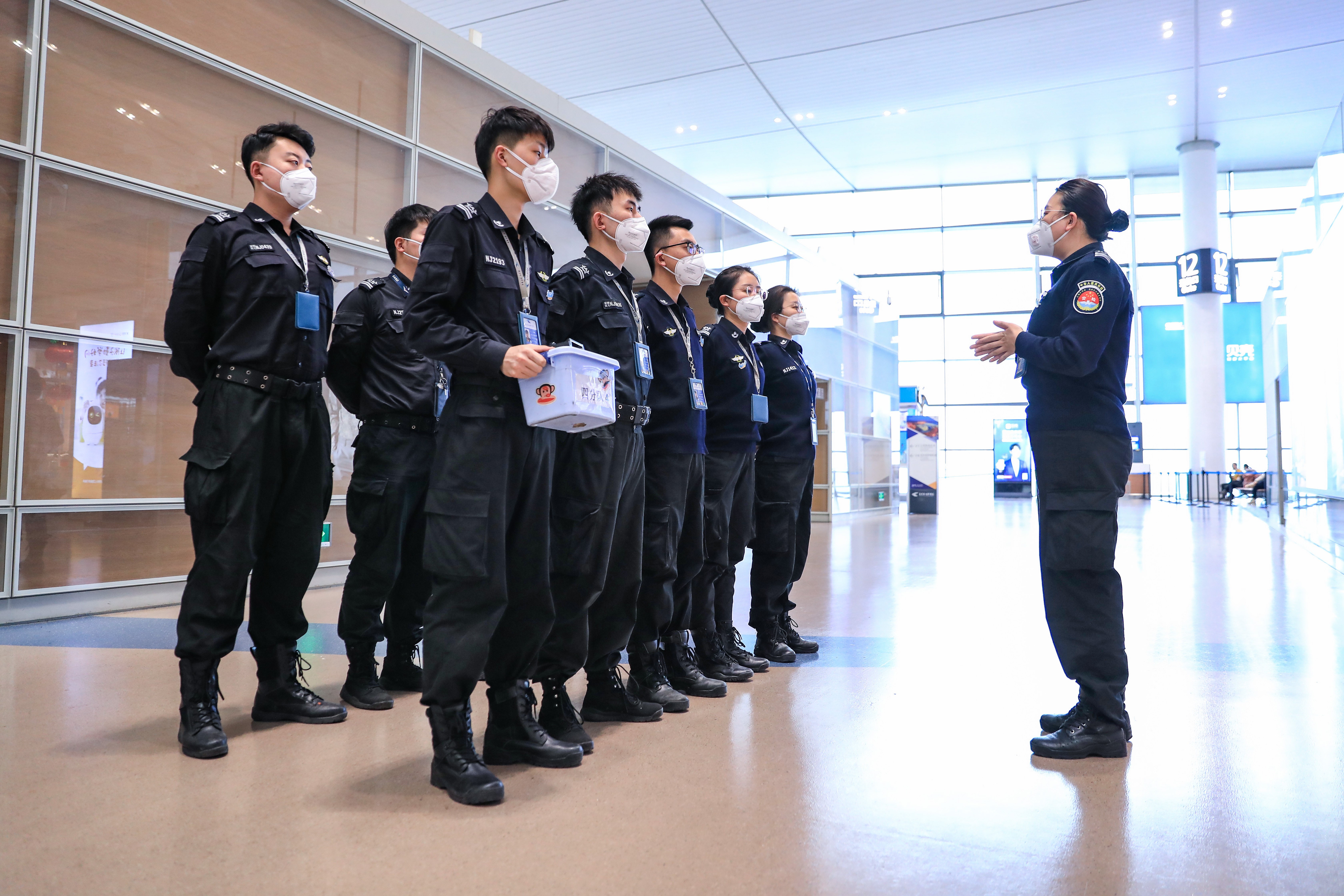 人保伴您前行,拥有“如意行”驾乘险，出行更顺畅！_全媒体行业产业链结构及政策分析