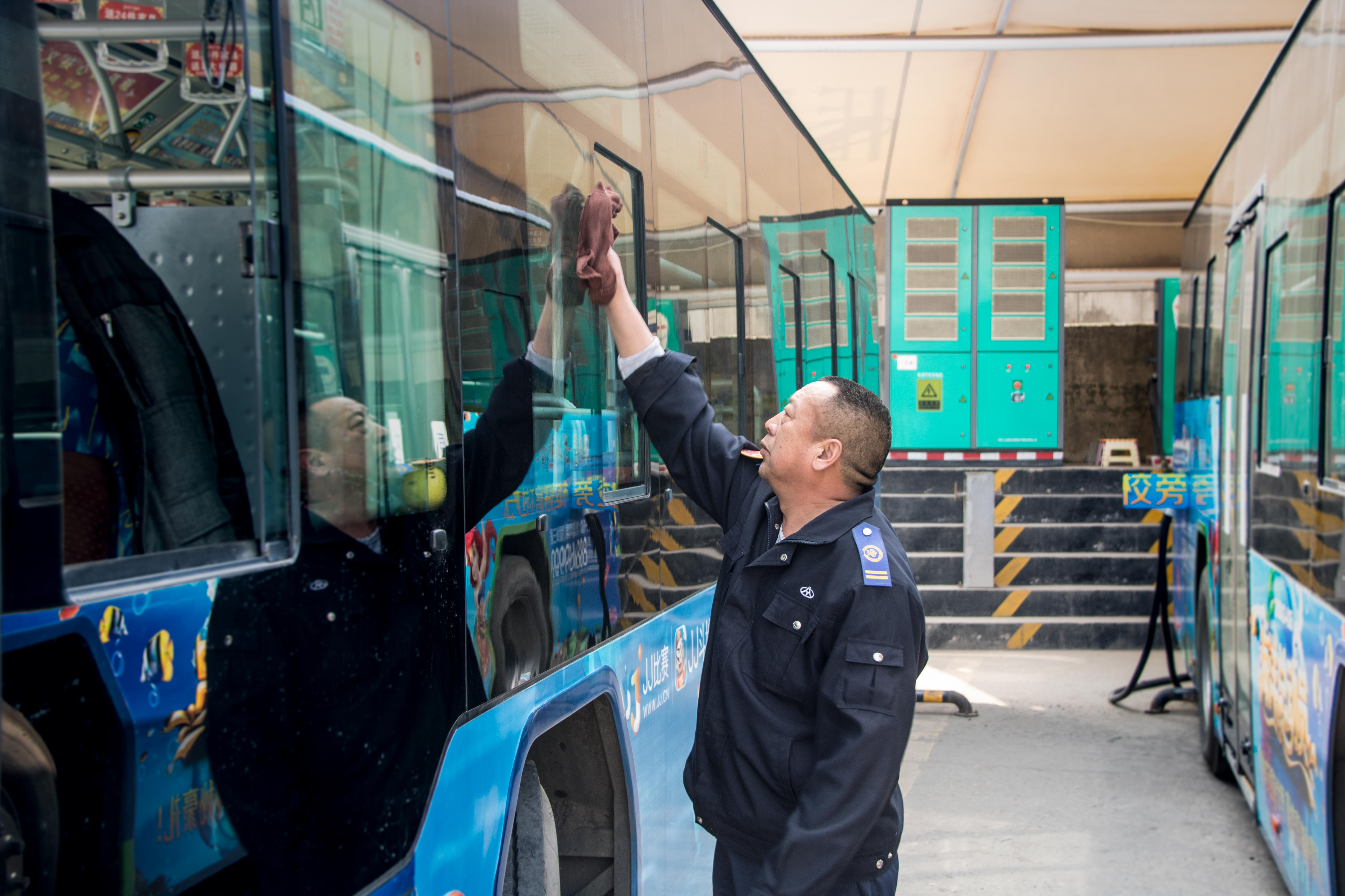 人保伴您前行,拥有“如意行”驾乘险，出行更顺畅！_2025年微波部件行业现状与发展趋势分析