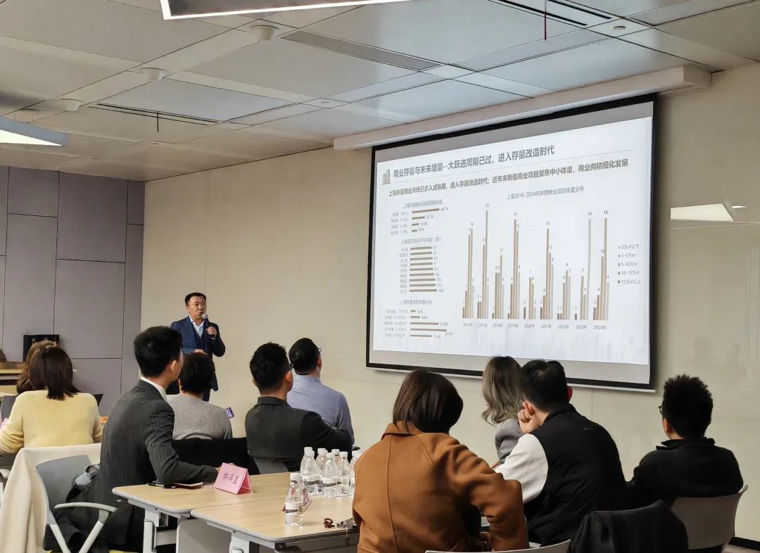 人保服务 ,人保财险政银保 _2025年团膳产业链结构、重点企业及市场趋势分析