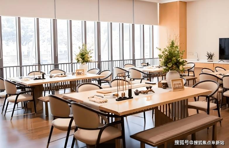 2025中国餐桌餐椅行业：个性化与定制化服务成主流_拥有“如意行”驾乘险，出行更顺畅！,人保有温度