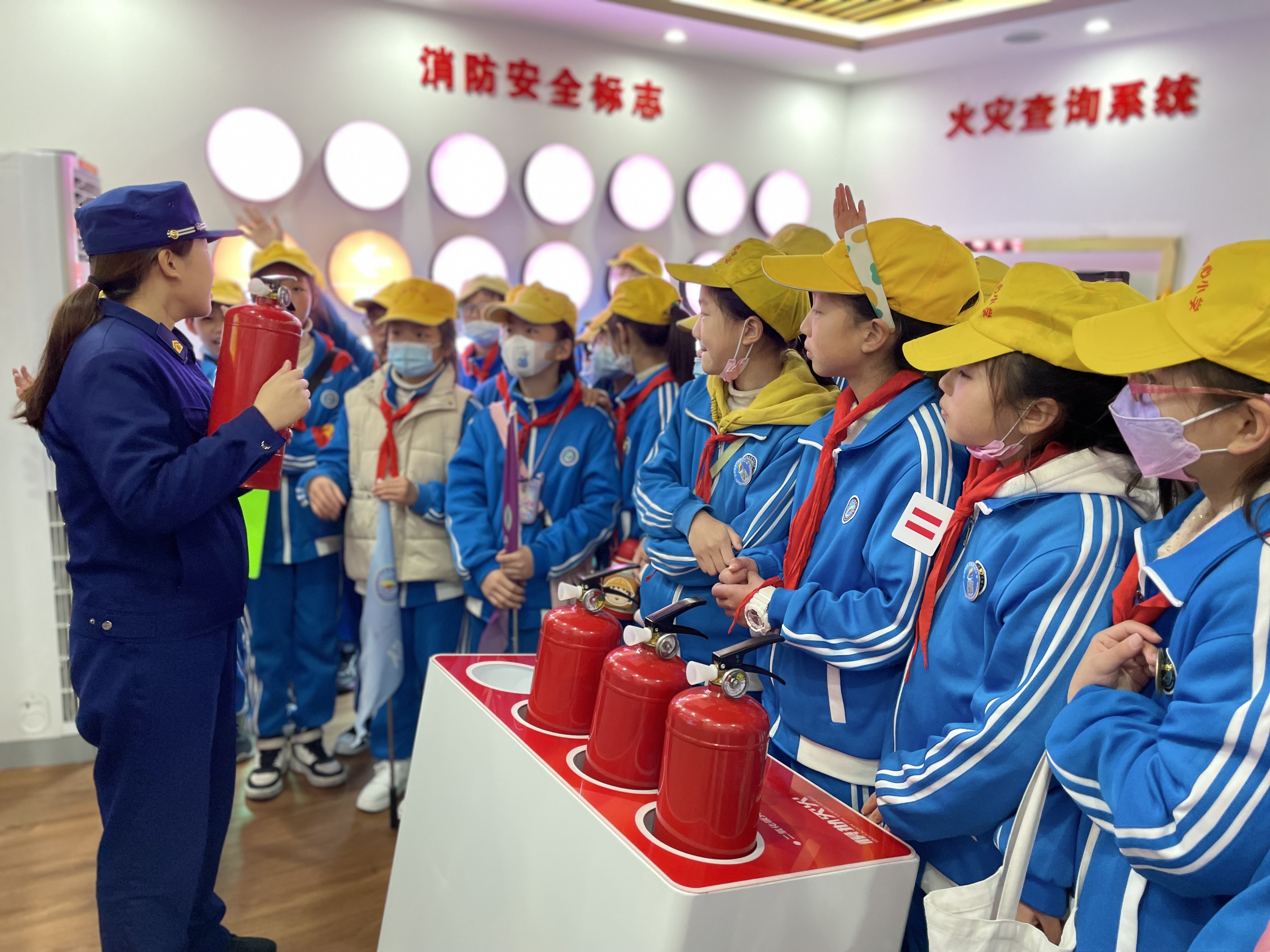 2025年研学旅行行业市场突破2132亿元：政策与需求的双轮驱动_人保伴您前行,人保护你周全