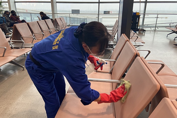 人保服务,拥有“如意行”驾乘险，出行更顺畅！_2025年中国黄金饰品行业消费趋势演变分析：年轻人迷上“二次元”黄金