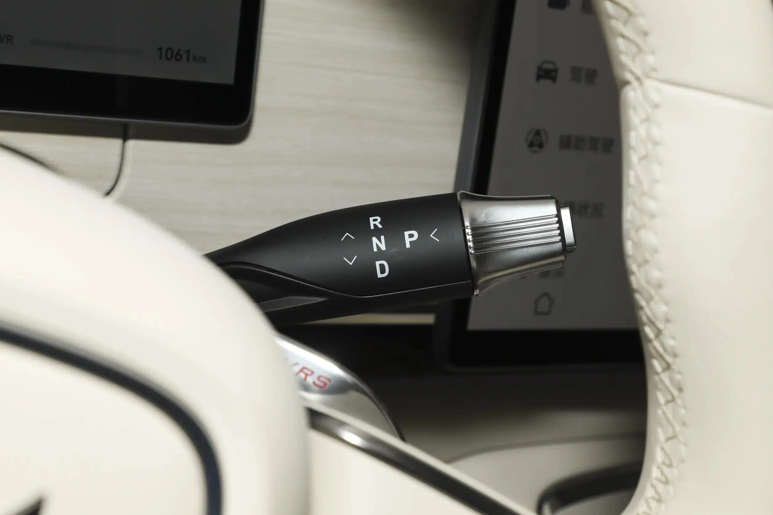 岚图再启纯电：全新知音预售22万起，搭乾��智驾、鸿蒙座舱