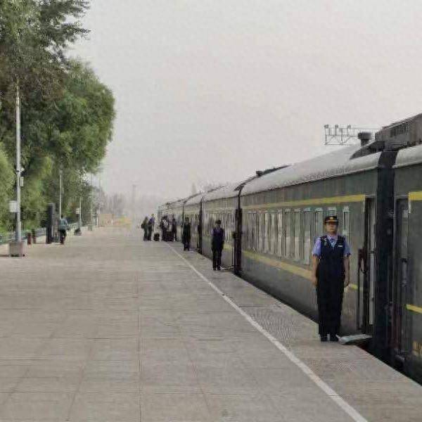 1至8月全国铁路完成固定资产投资5041亿元