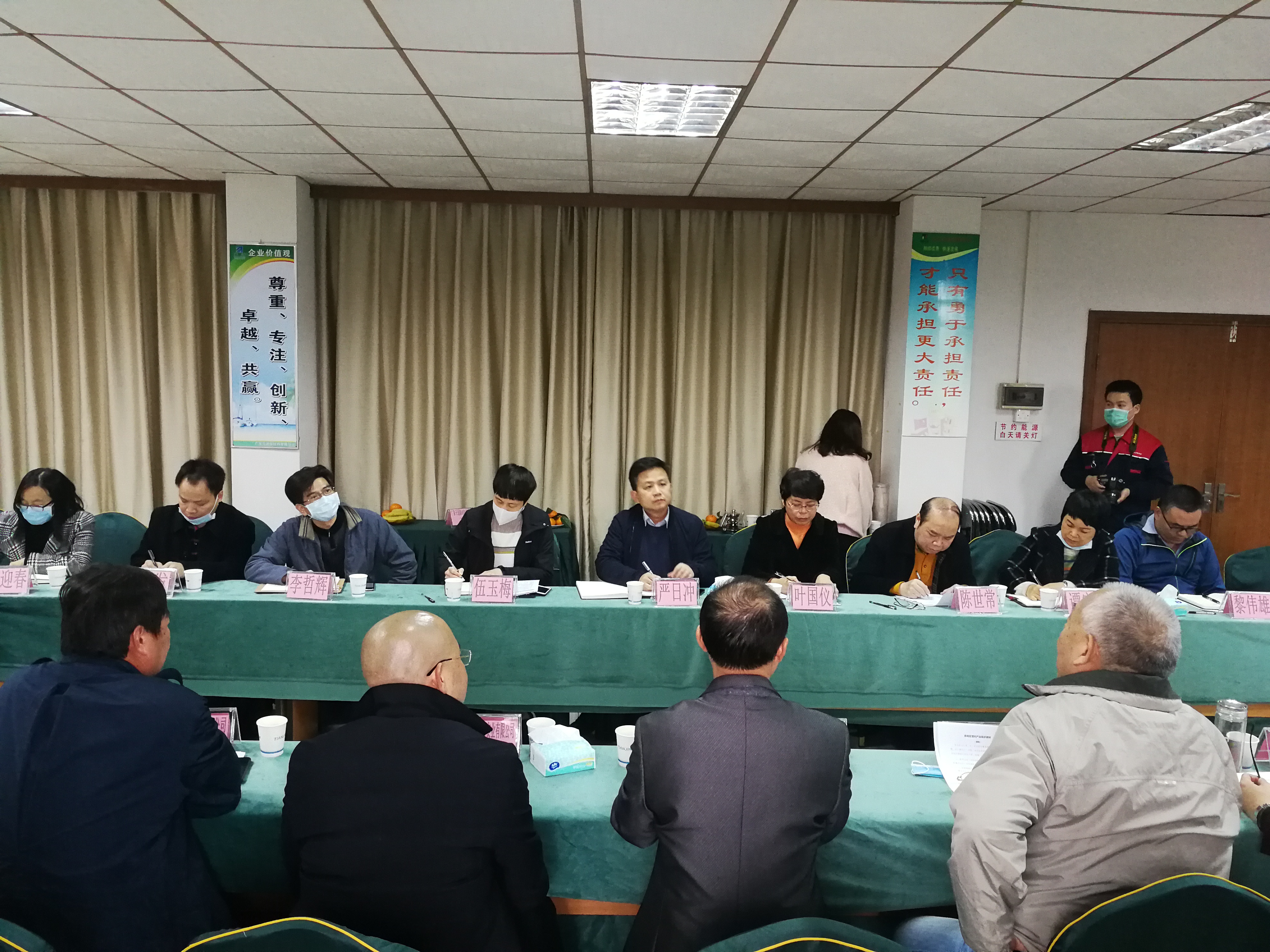 工信部部长李乐成主持召开创新企业家座谈会