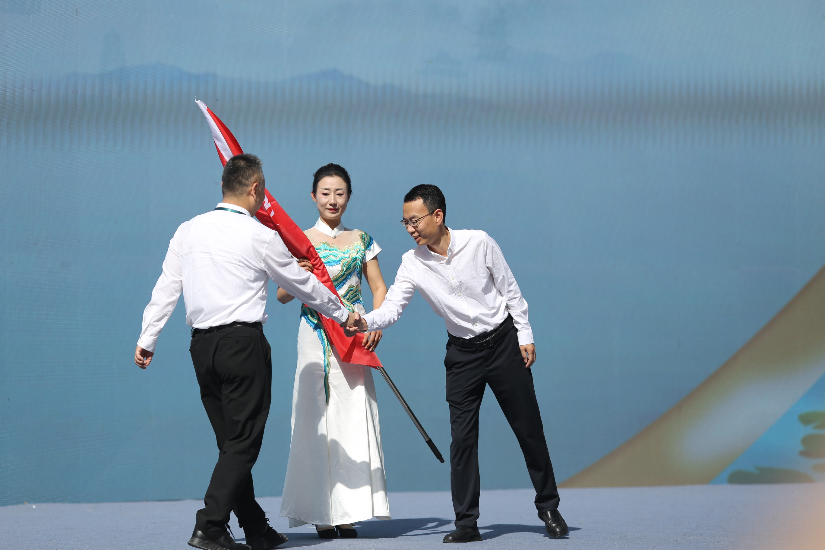 2025武汉书展开幕，“书香中国万里行・湖北站”启动