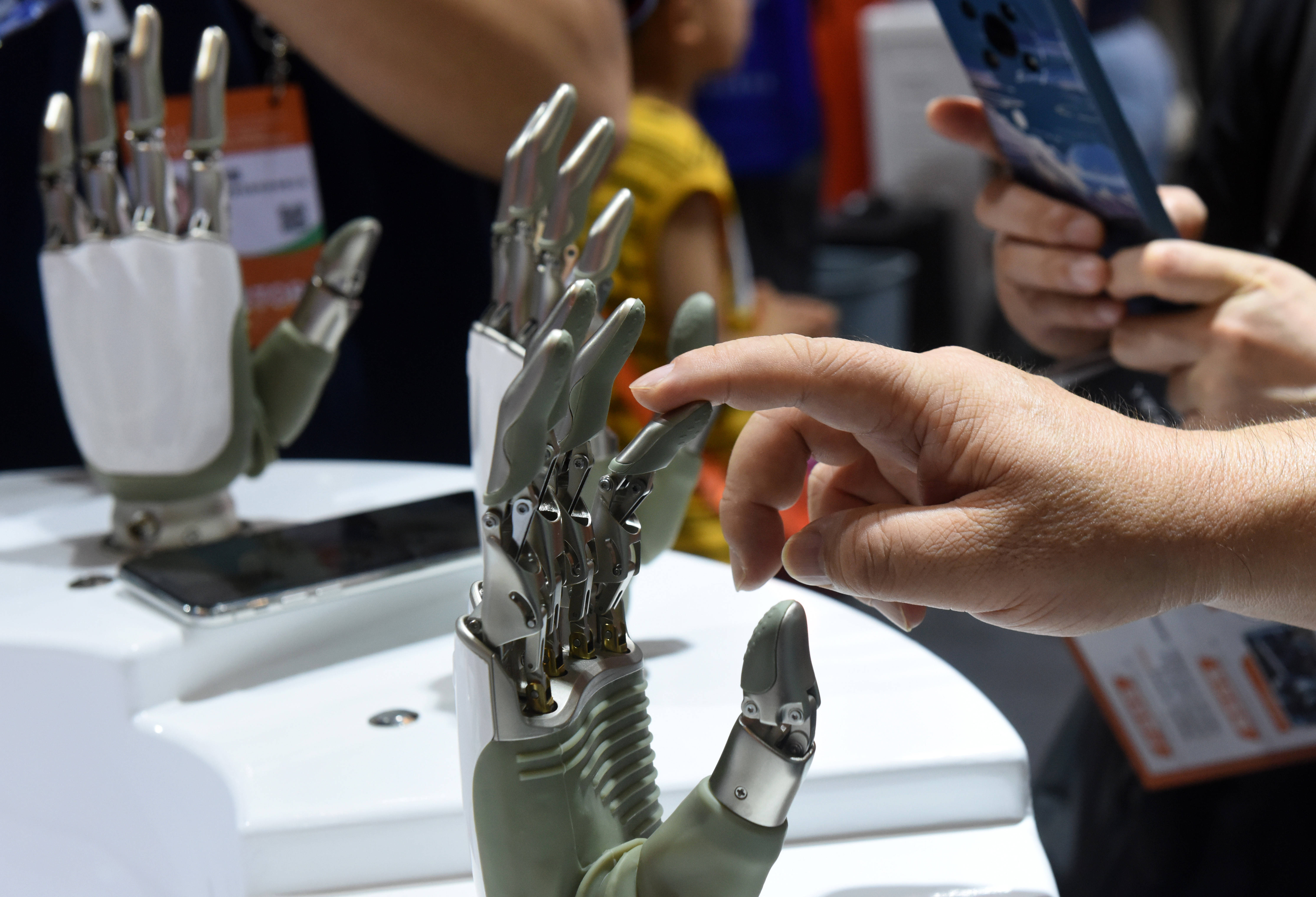 打造C端运营新范式 全球首个开放式具身智能体验中心开业