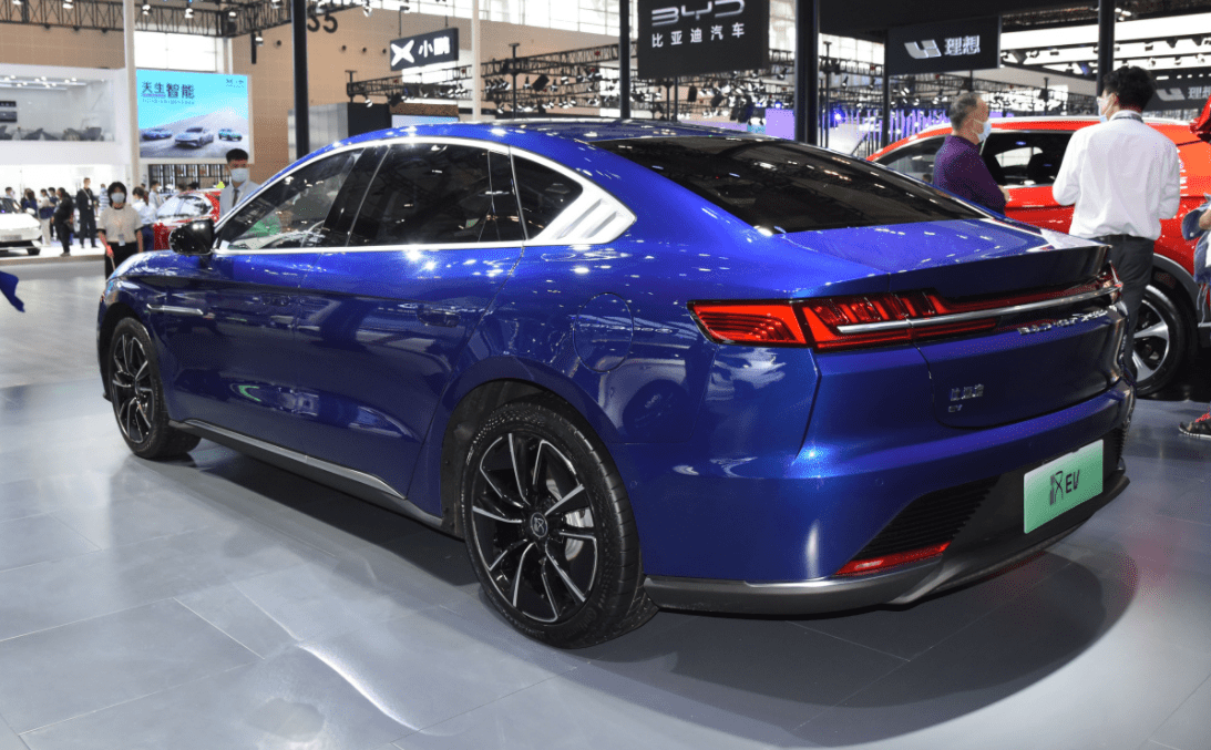 比亚迪获得实用新型专利授权：“板簧和具有其的悬架总成及车辆”