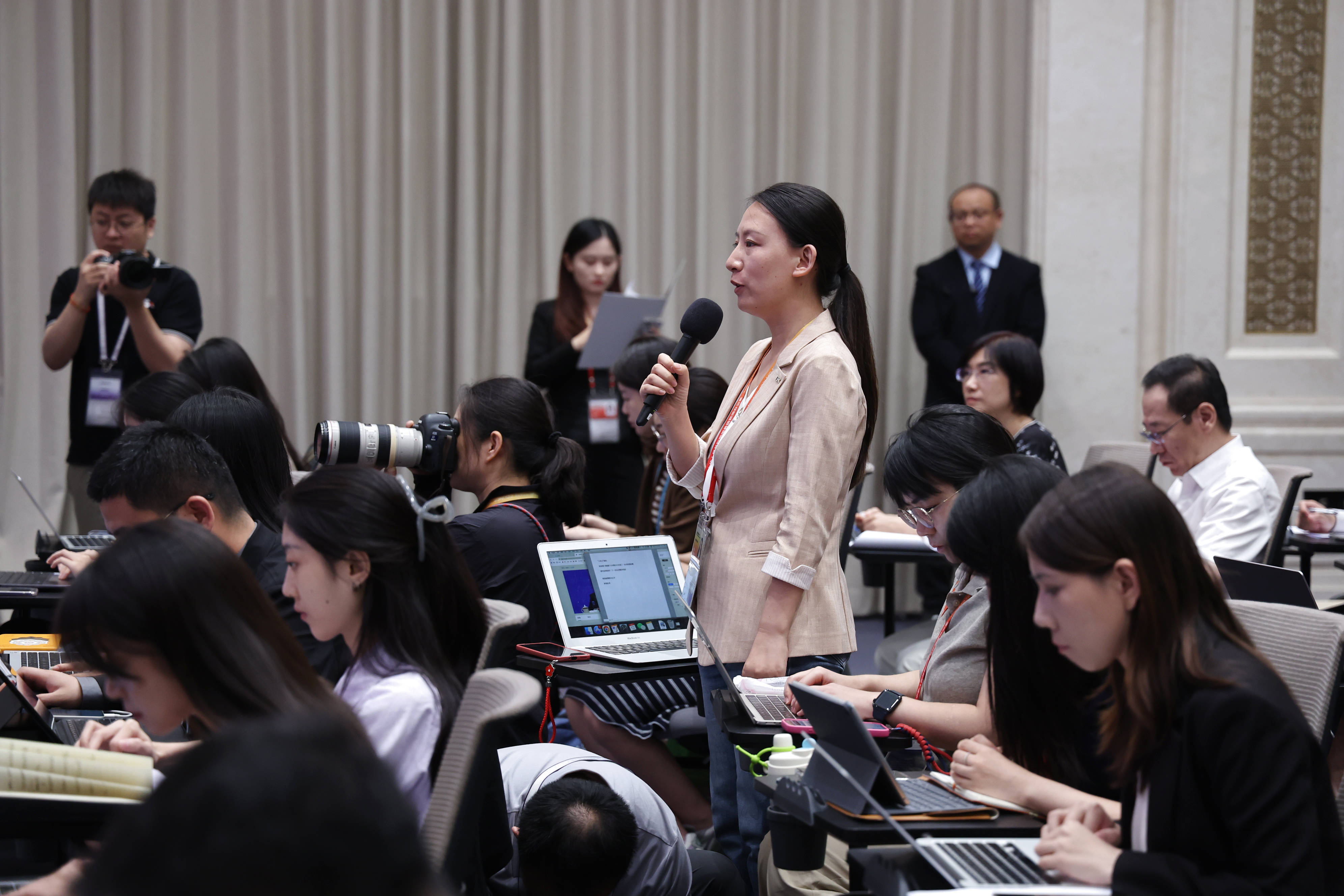 今日看点｜国新办将举行介绍“十四五”时期住房城乡建设高质量发展成就新闻发布会