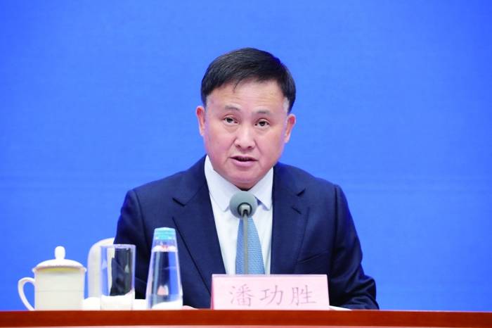 中国人民银行行长潘功胜会见欧盟高级官员