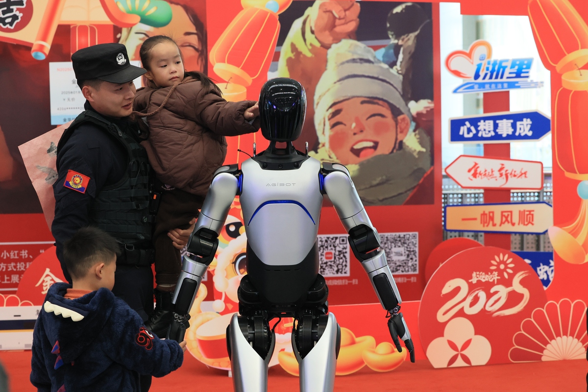 “圈粉”境外采购商 中国机器人登上广交会“主舞台”