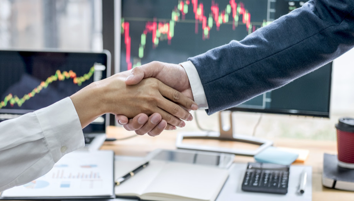 赛力斯发生2笔大宗交易 合计成交943.88万元