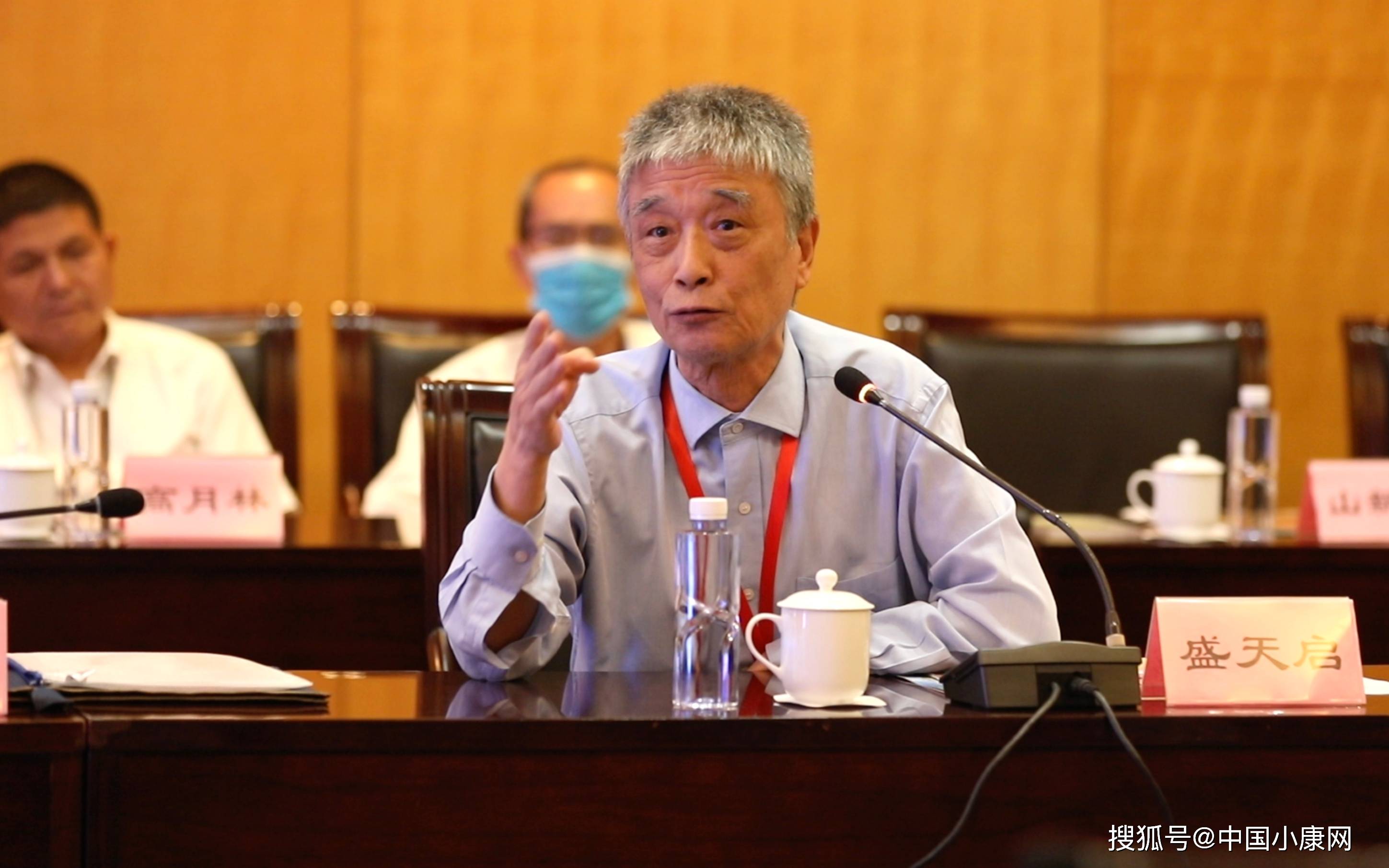 对话贺铿：别只盯着投资，多想想怎么涨工资