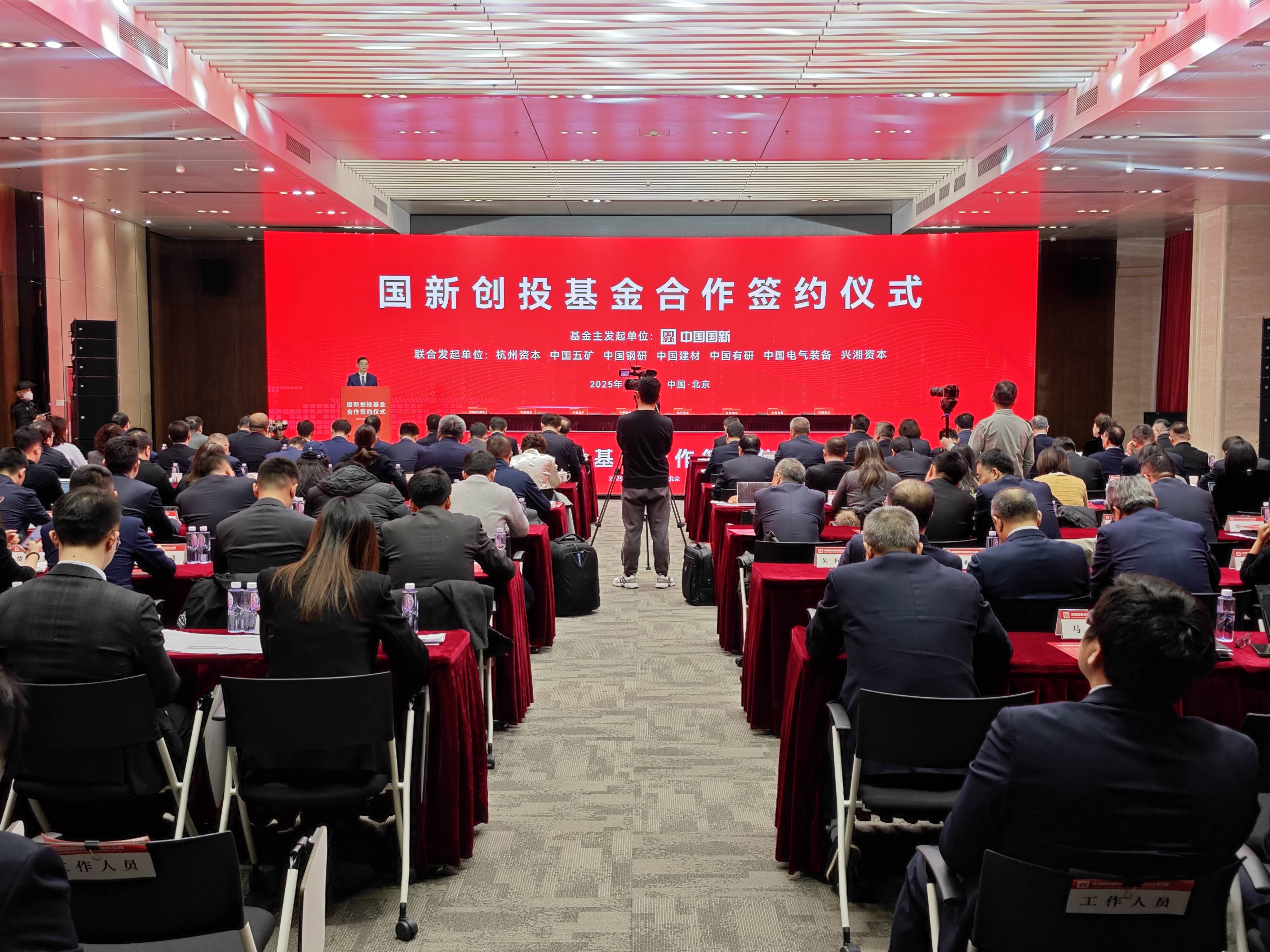 基金锁定科技叙事！QDII联手外资抢筹港股