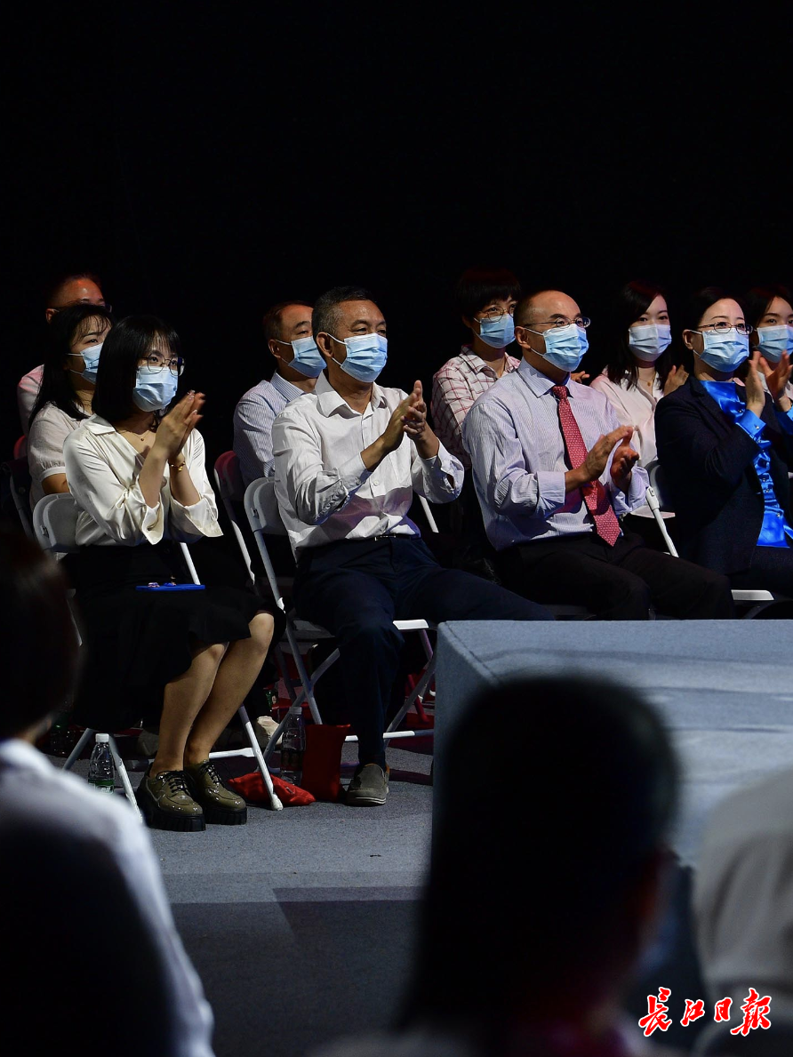 国家外汇管理局局长朱鹤新：聚焦贸易便利化 近期将新出台9条政策措施