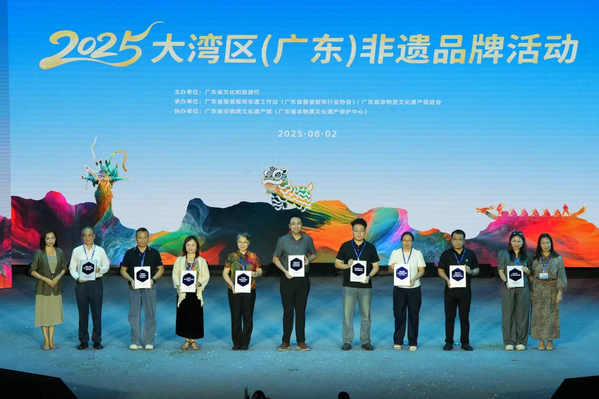 2025深圳设计周开幕：高校联盟签约助力湾区“产学研”协同创新