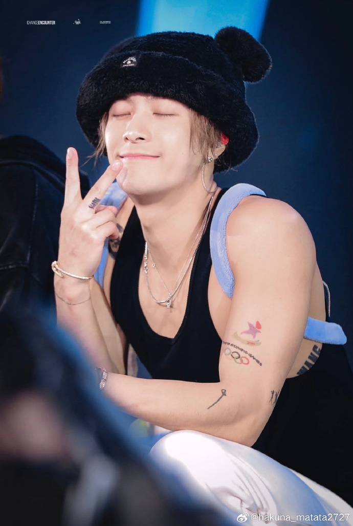 韩束签王嘉尔撑场面，国货品牌陷 “全球代言人” 幻觉