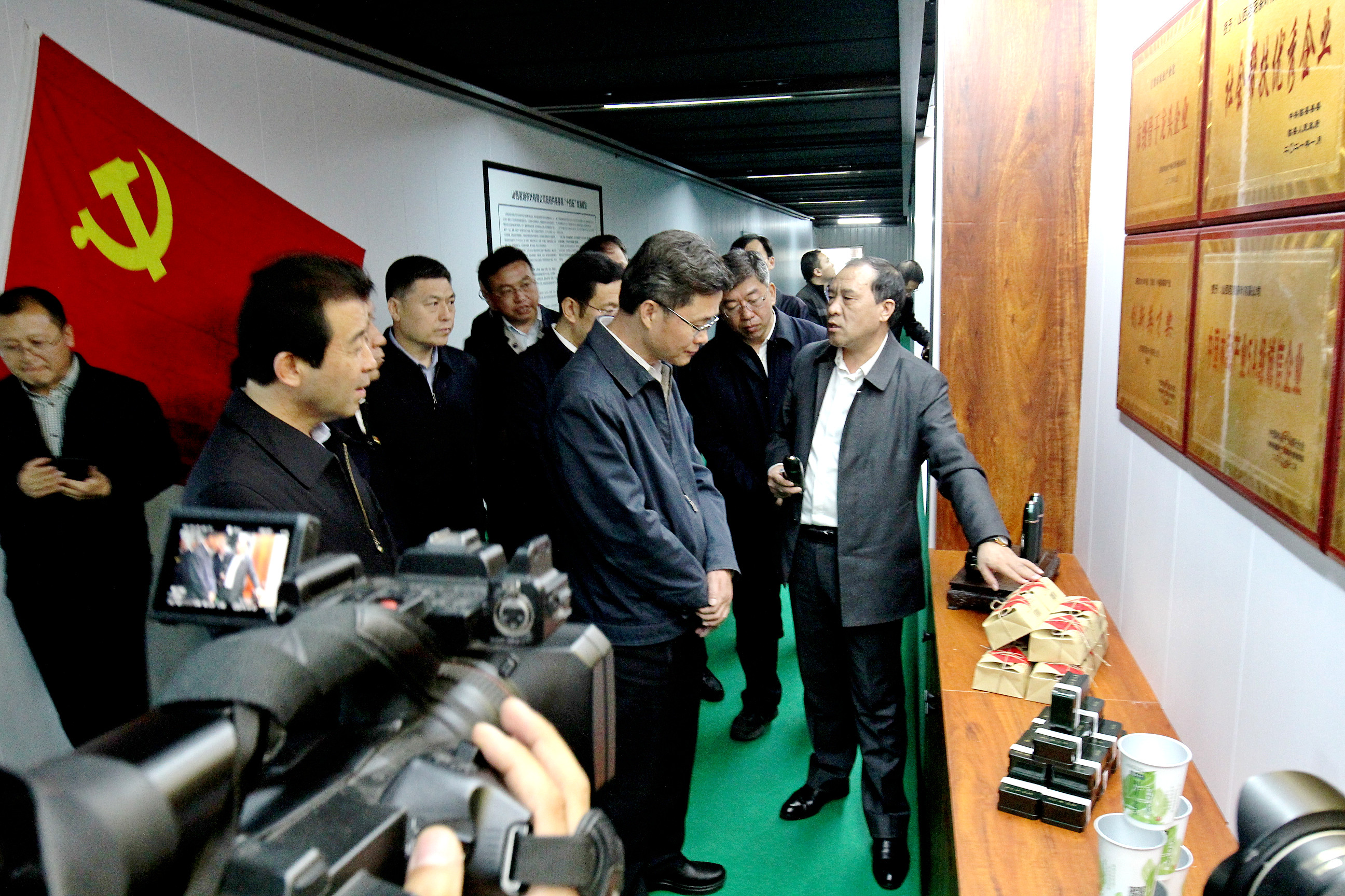 蓝佛安：鼓励吸引民间资本参与重大项目建设，推动扩大有效投资