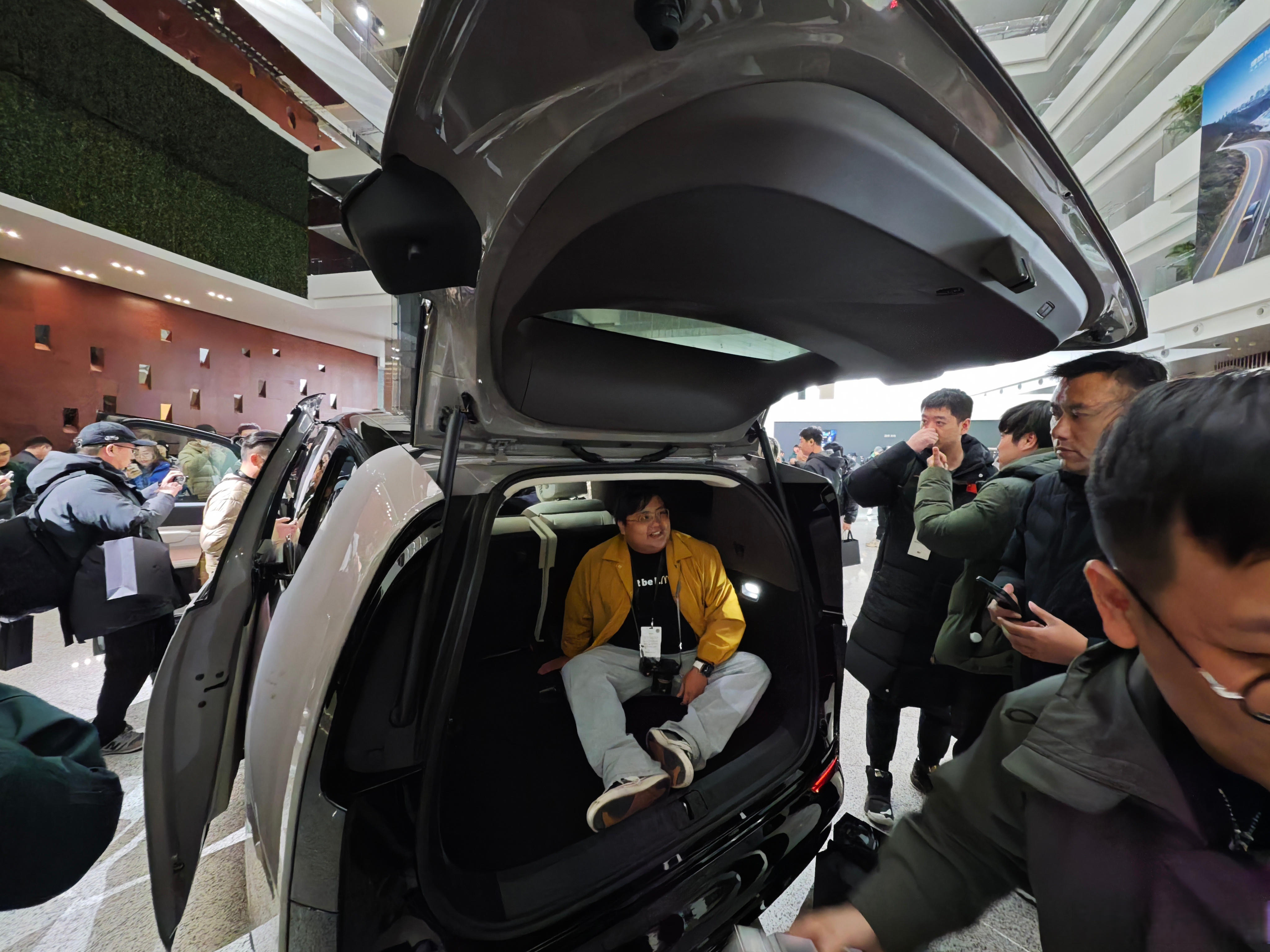 理想召回11411辆MEGA 2024款电动汽车