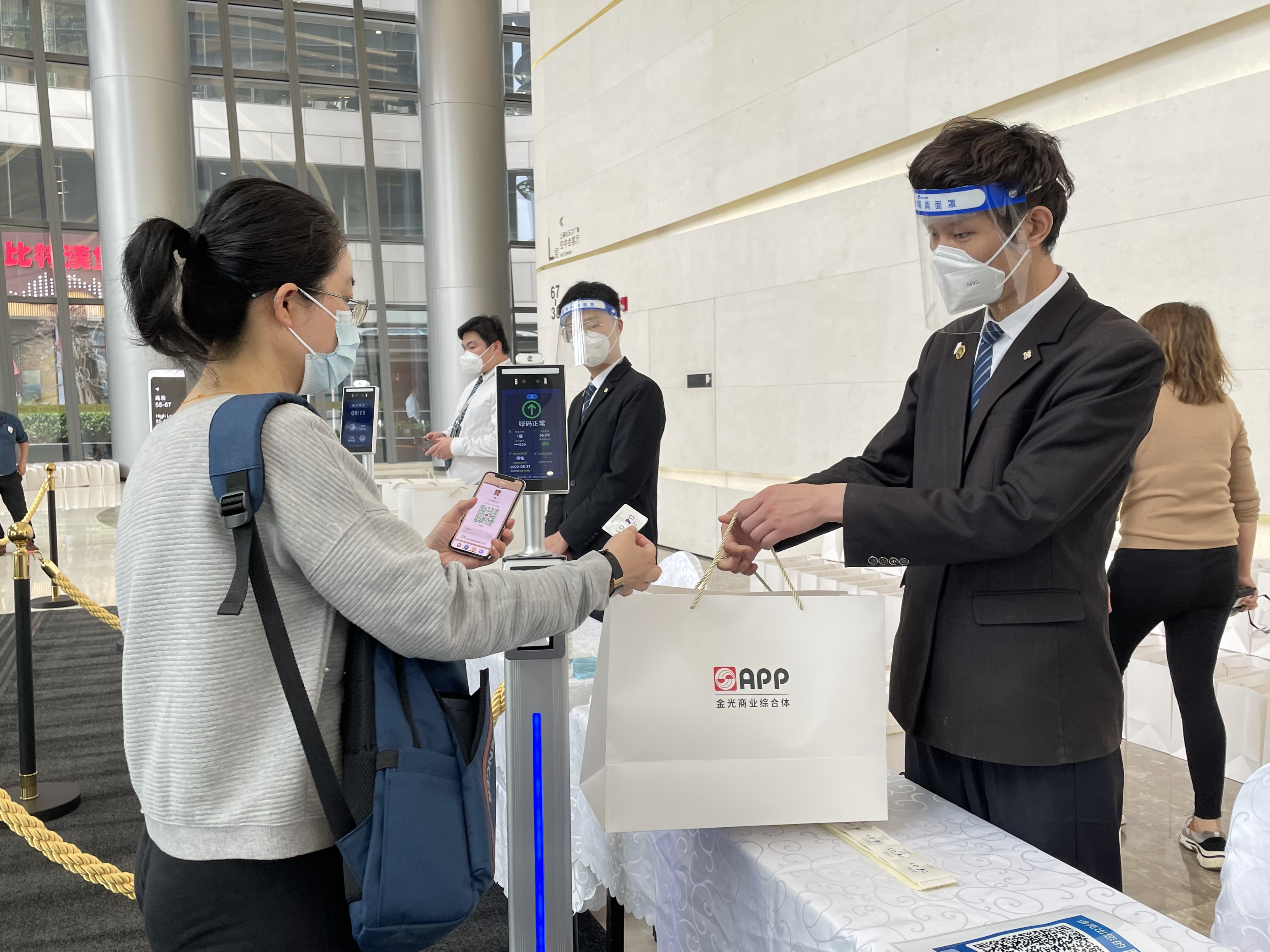 周小川：养老保障政策制定要充分考虑企业的实际情况 |直击外滩年会