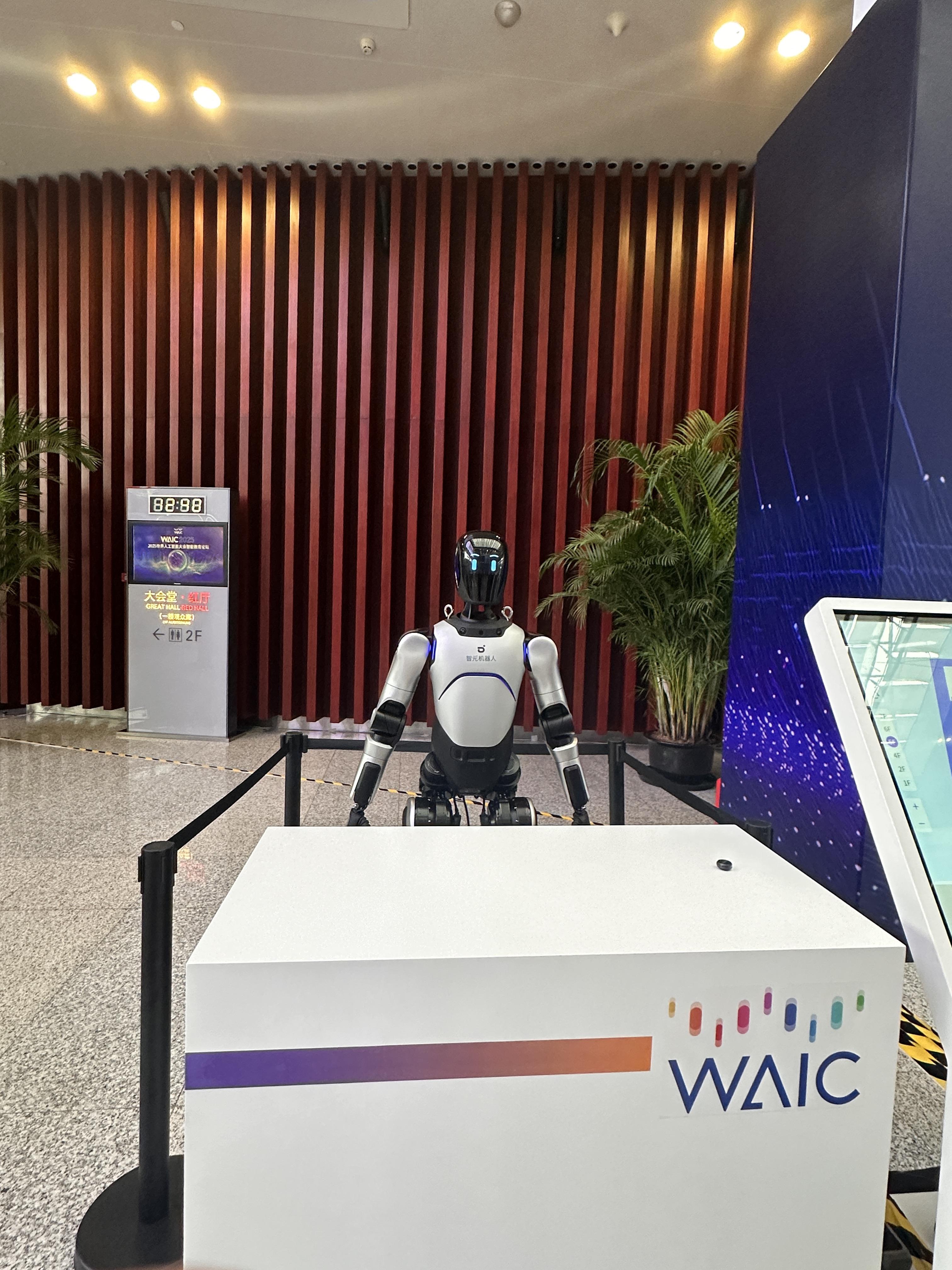 每日互动亮相2025年世界互联网大会 个知・智能工作站引领AI落地新范式