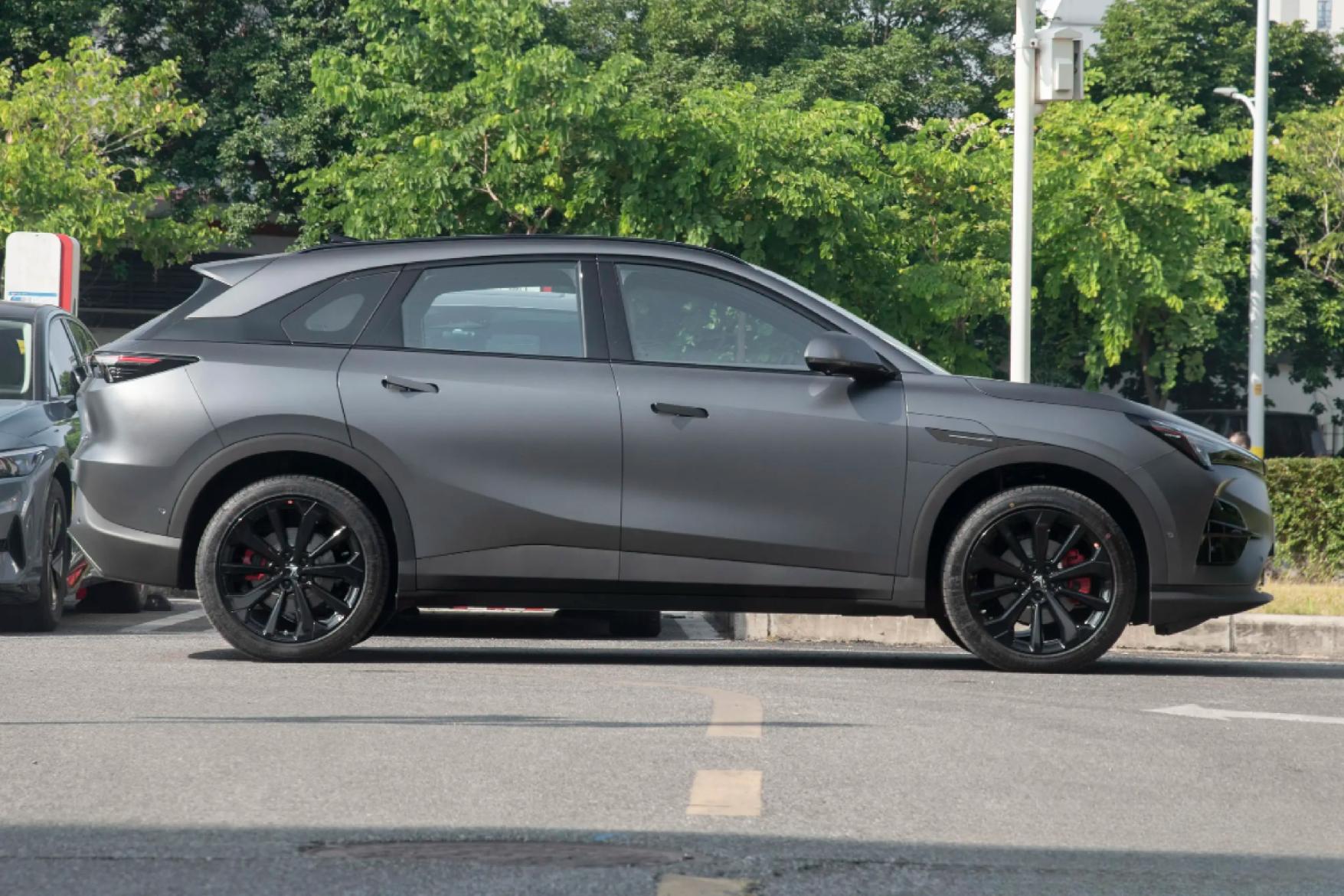 承载北汽新能源“爆款”刚需 全新阿尔法T5重装上市