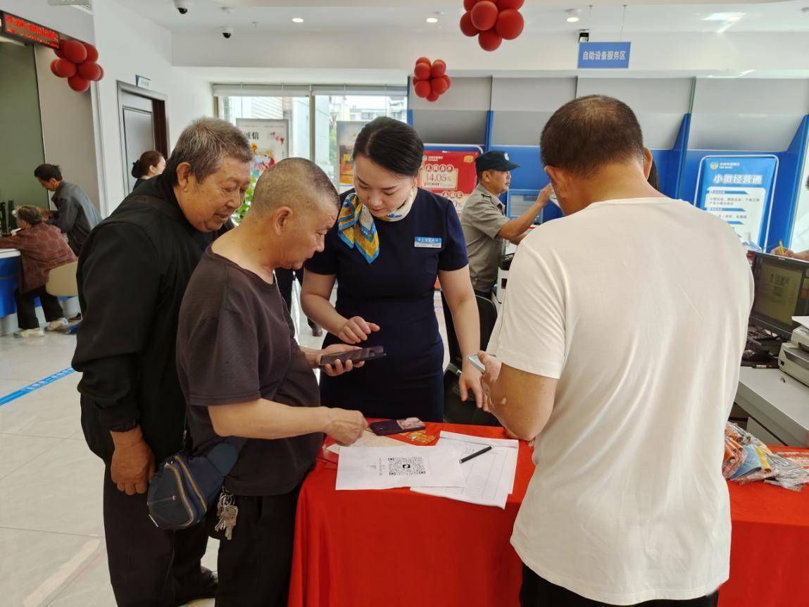 长城华西银行：行长余国文、副行长耿虹辞任，聘任王宁为行长