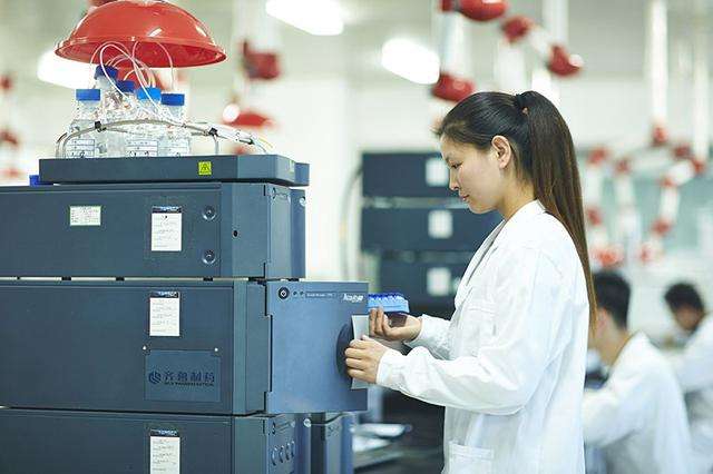 贵州百灵前三季度净利润大降35%，实控人姜伟背负17亿诉讼