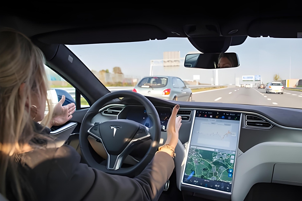 特斯拉已启动对苹果CarPlay系统内部测试