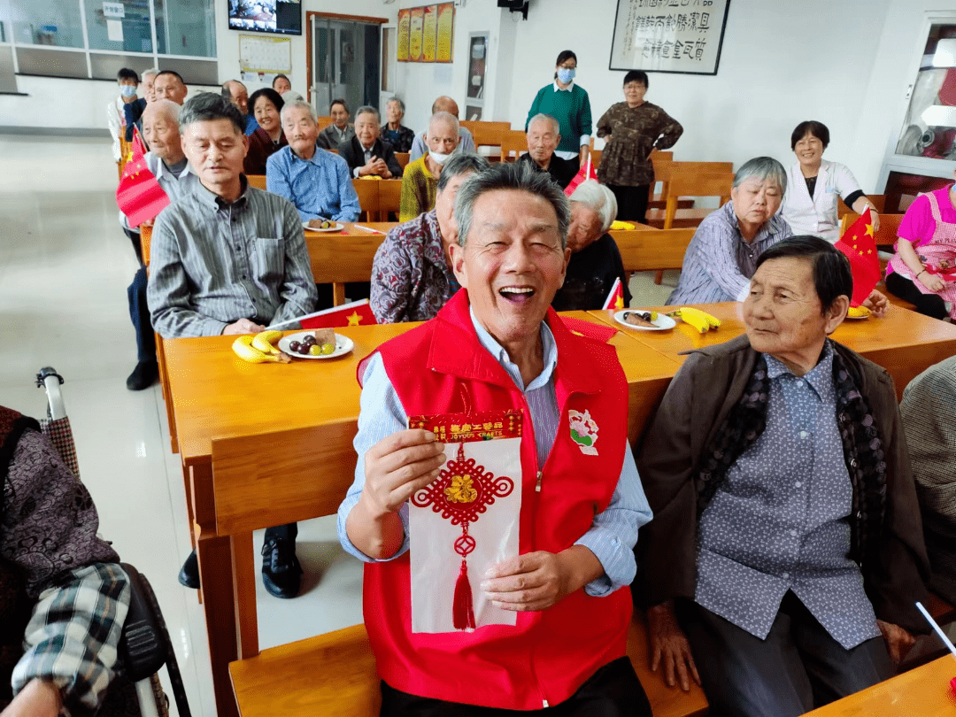 从“养老”到“享老” 一张信用卡的温度革新