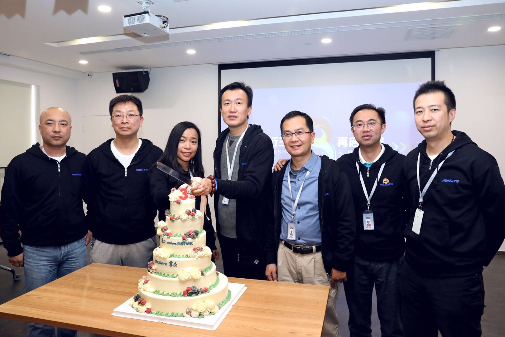 德生科技：11月14日高管虢晓彬减持股份合计77.12万股