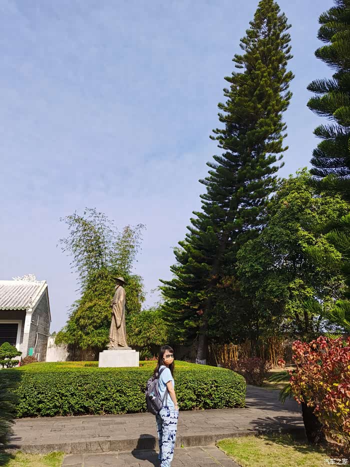 赫美集团：商业板块子公司在海南三亚及海花岛有开设门店