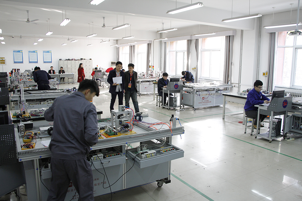 大东南：宁波万象新生产线安装顺利