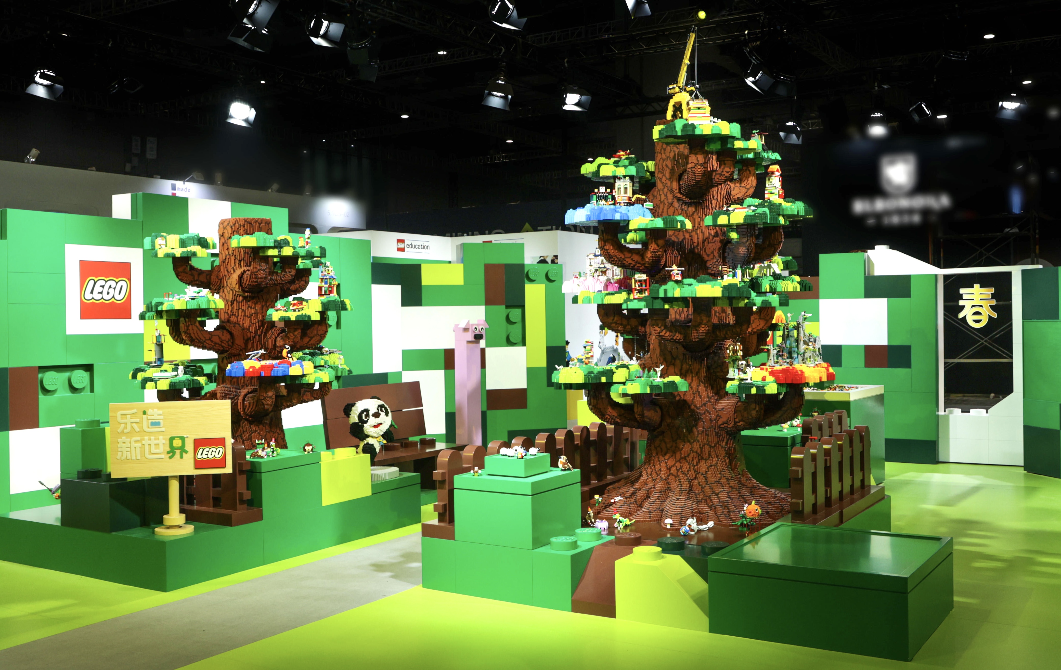 进博会观察｜进博会首日 “新老朋友们”签下新大单