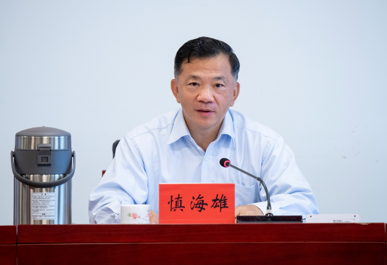 农业农村部党组召开会议强调 深入学习贯彻习近平总书记重要讲话精神 扎实做好乡村特色产业发展、农业科技创新等工作