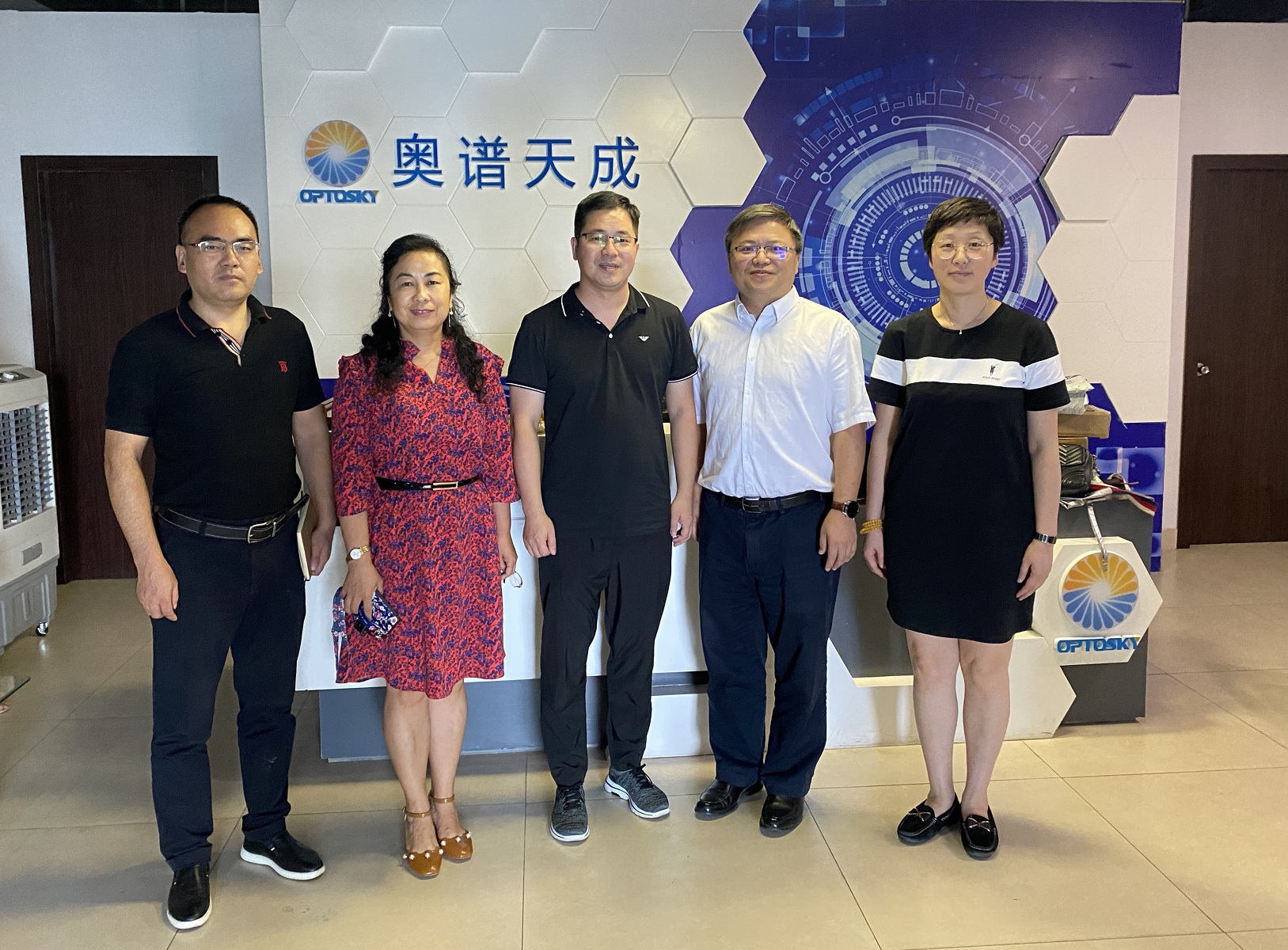 康师傅中央研究所到访谱尼测试华东总部 深化战略合作