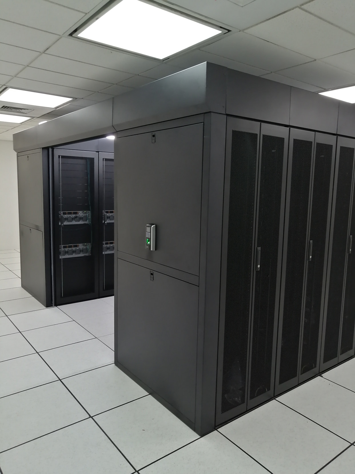 朗威股份：专注于数据中心机房及综合布线设备