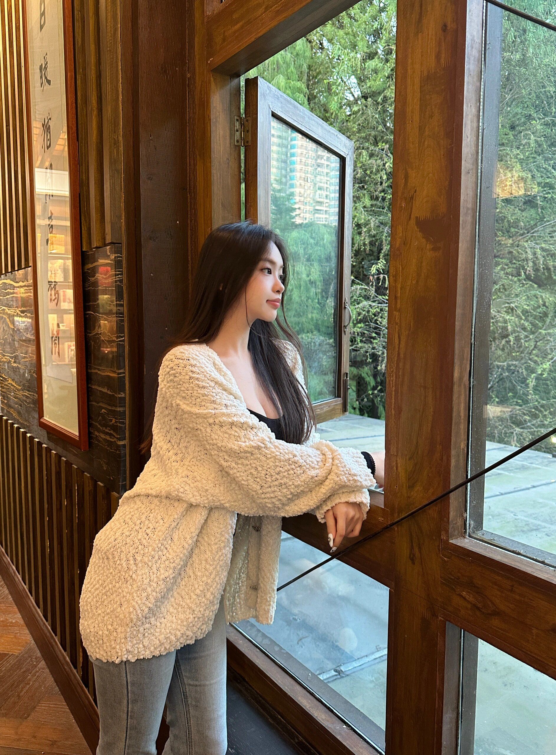 友邦吊顶盘中创历史新高