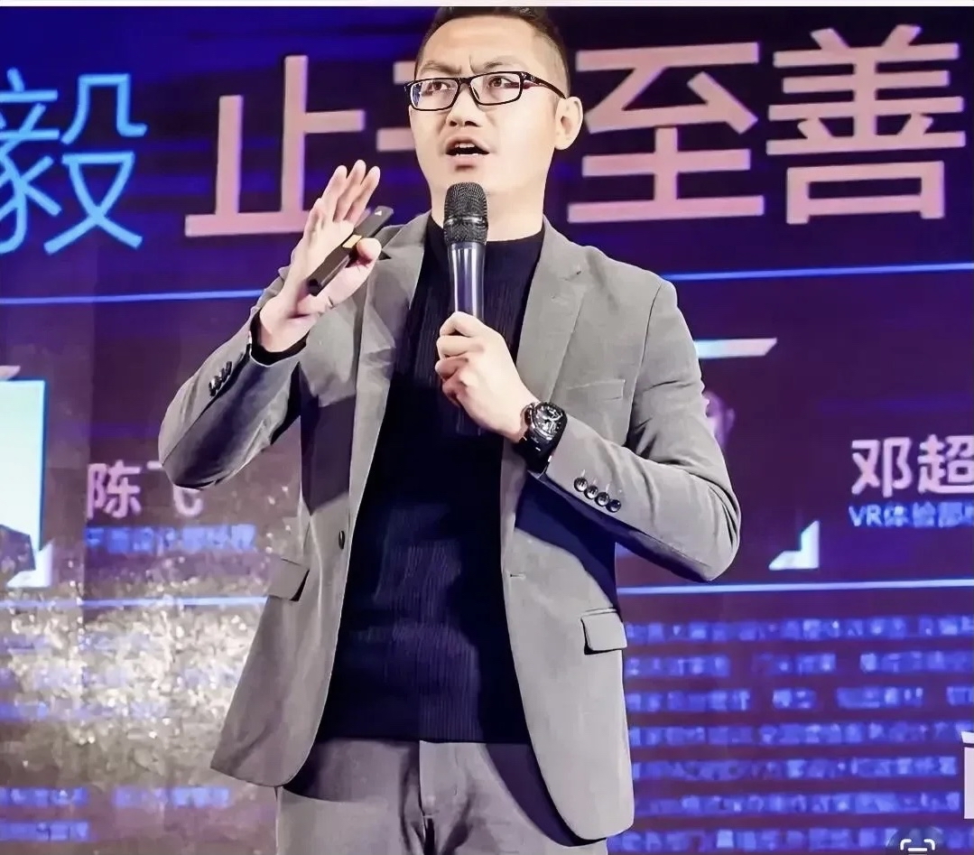 DeepSeek发布梁文锋署名新论文