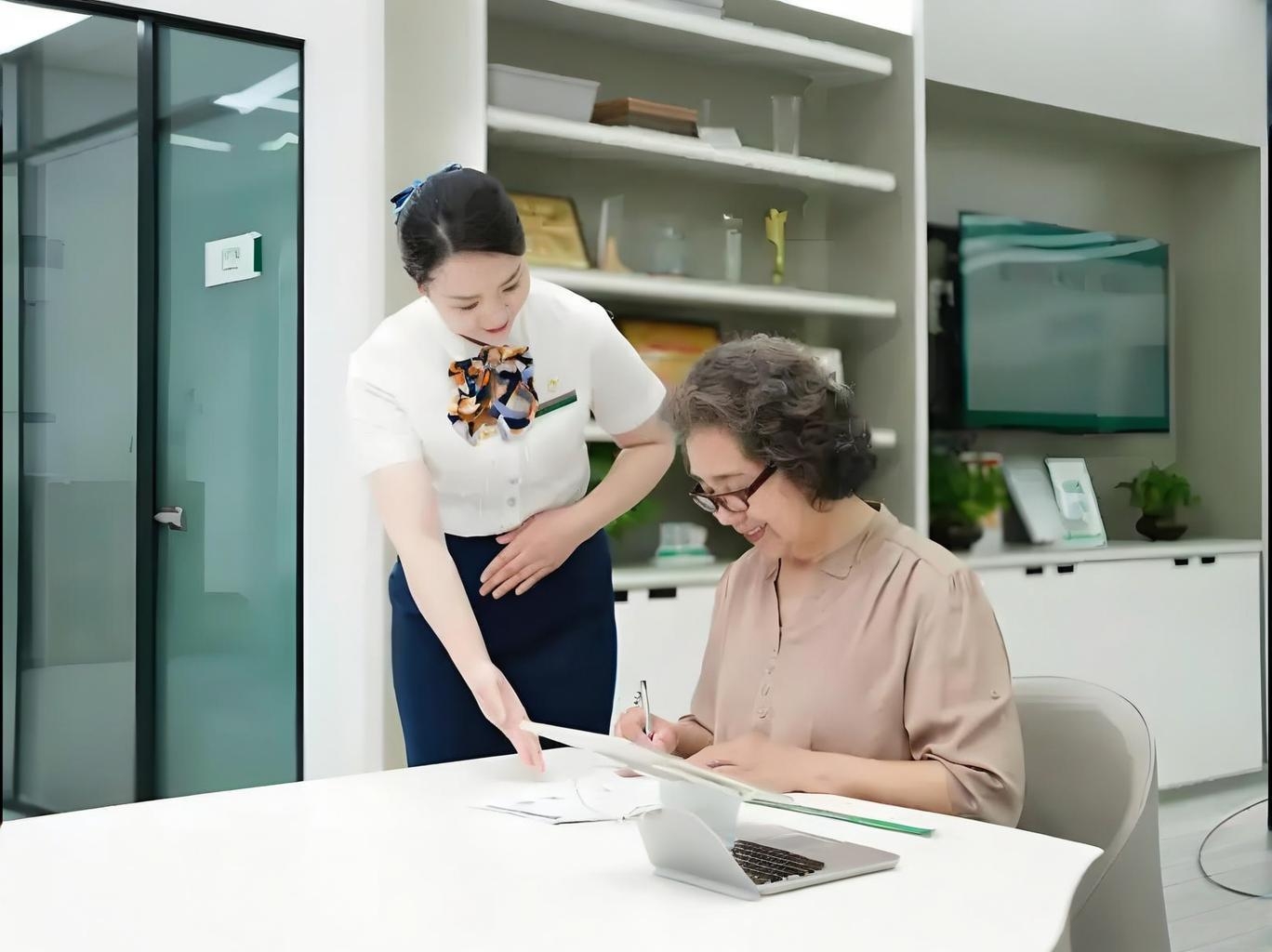 人保服务 ,保险有温度_2026-2030年中国家居服行业：新品类、新渠道、新人群驱动的产业革新