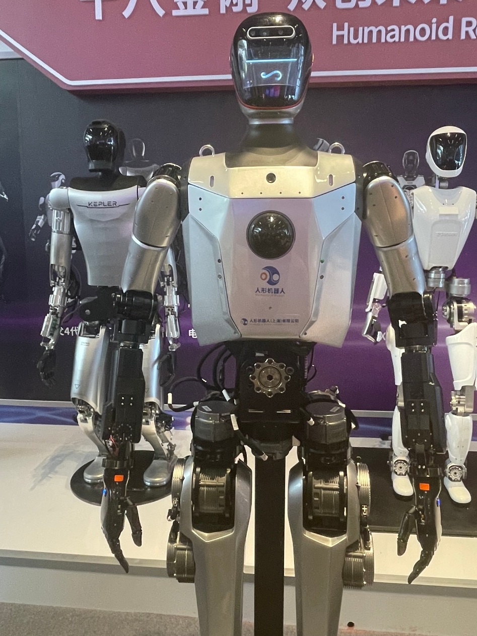 新时达：发布行业首款为工业而生的具身智能机器人SYNDA R1