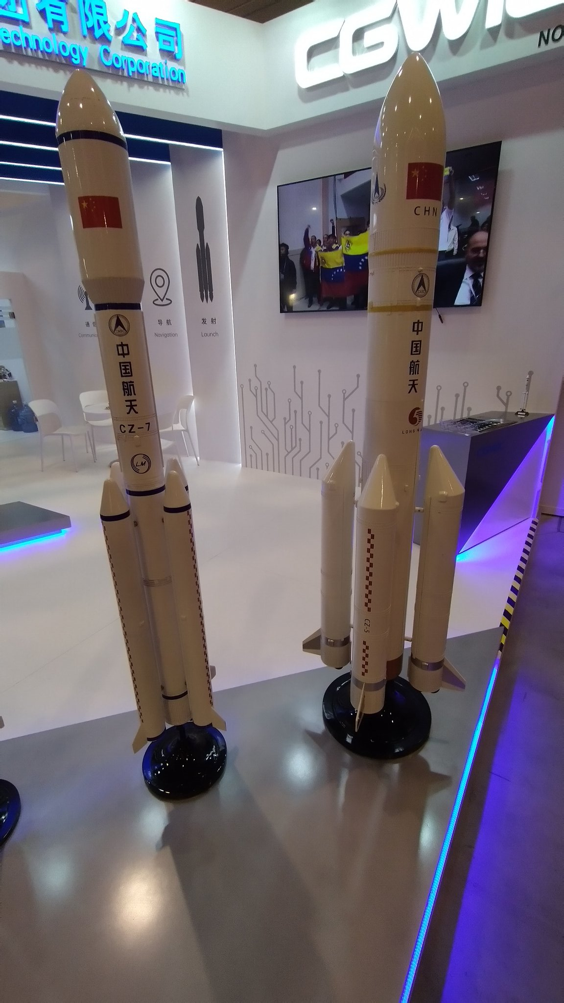 烽火电子：主导产品包括航空搜救定位设备