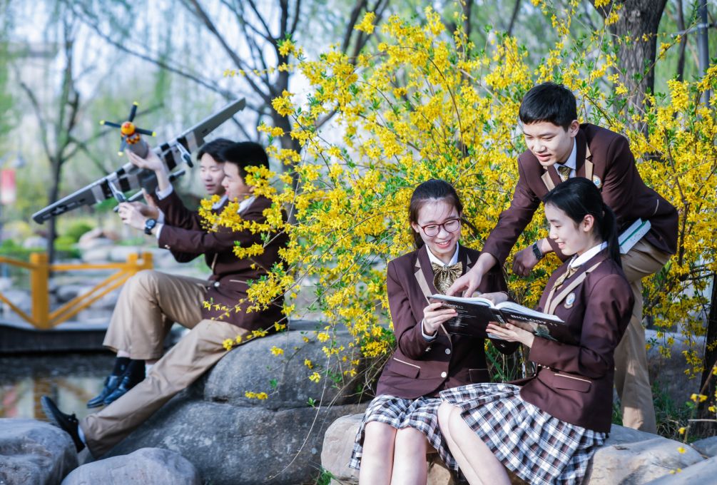 国际校校长施华：一场始于“母亲”身份的教育探索｜我们的四分之一世纪