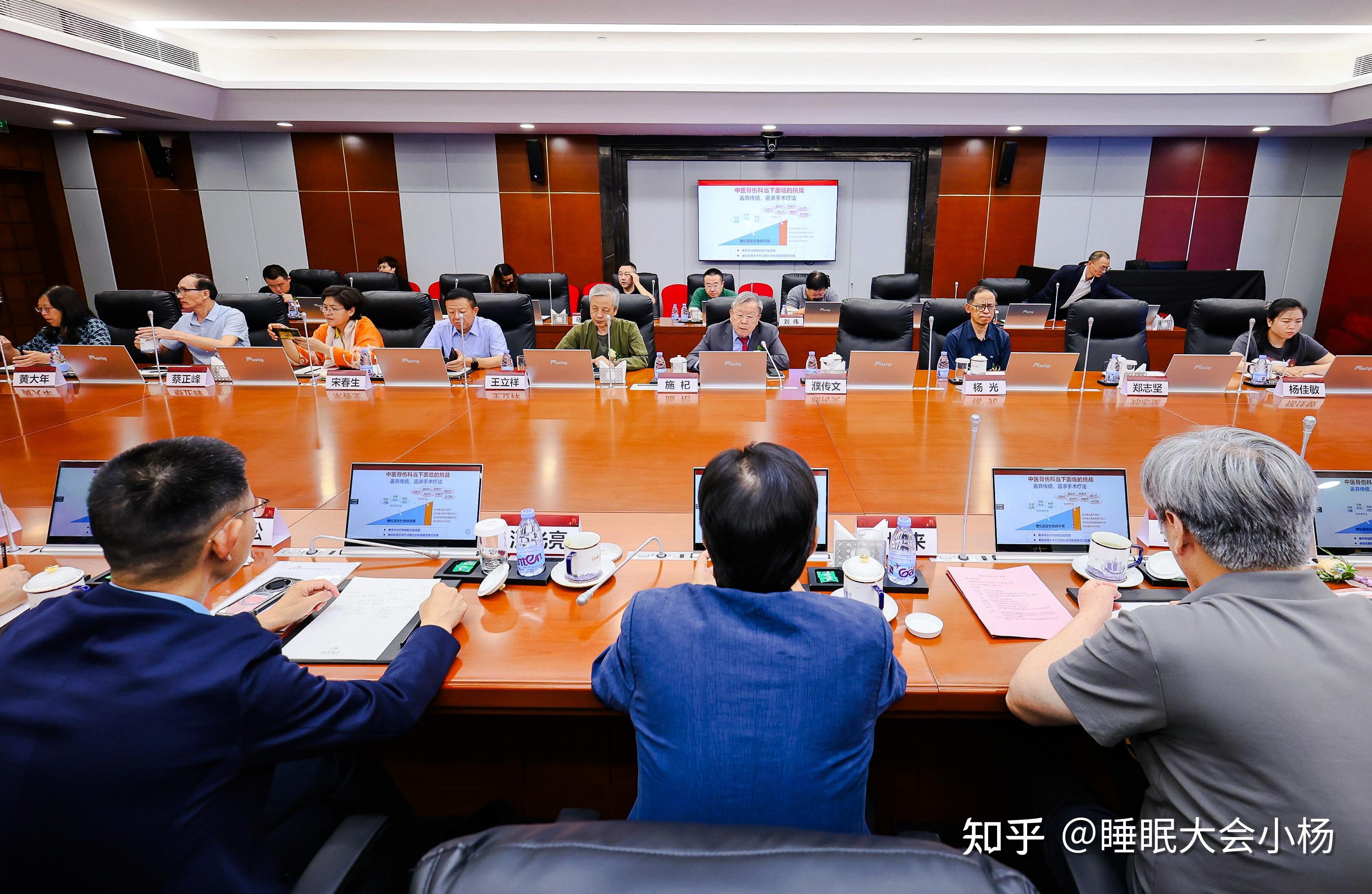 教育出版研究专家座谈会召开