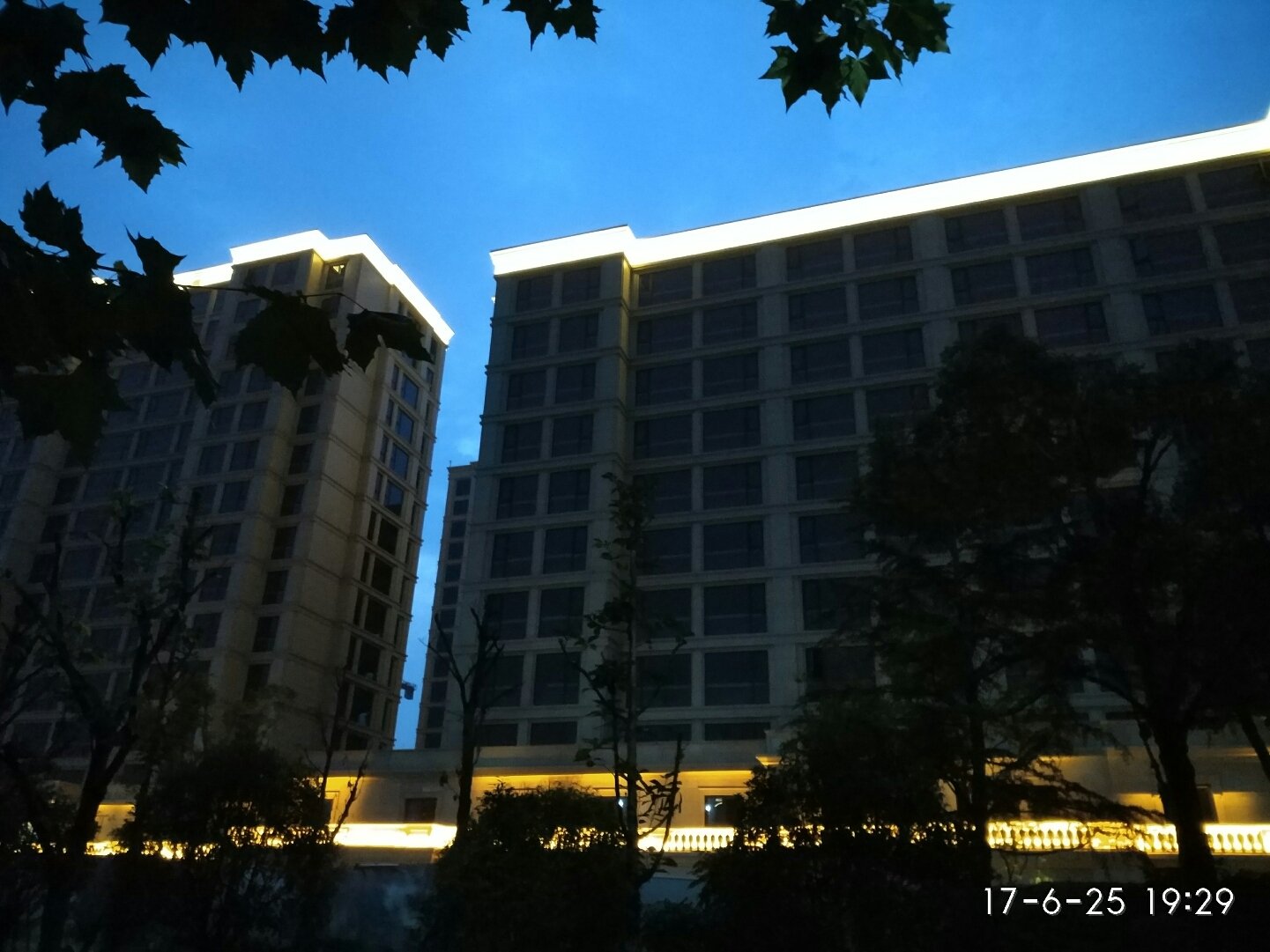 绿城中国发布2025年12月营运数据：总合同销售金额达2519亿元?