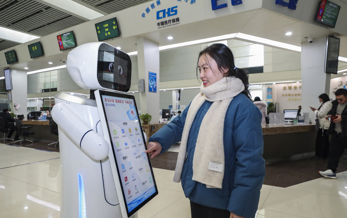 民政科技创新加码 养老服务机器人迎风口