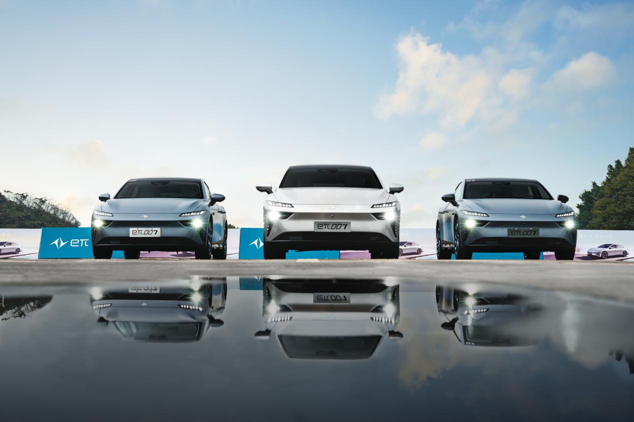 春节红包“大战”再起 AI流量入口赛道竞争升级