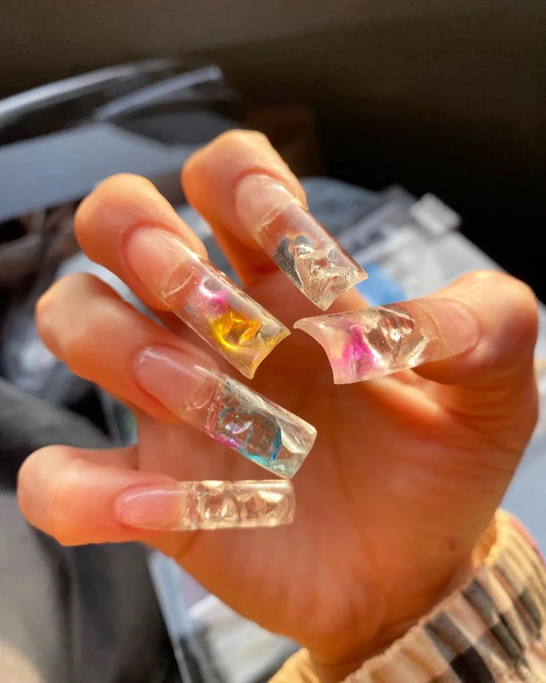 指甲盖上的方寸生意，老牌甲油胶在拼多多上“跑出”西部大市场