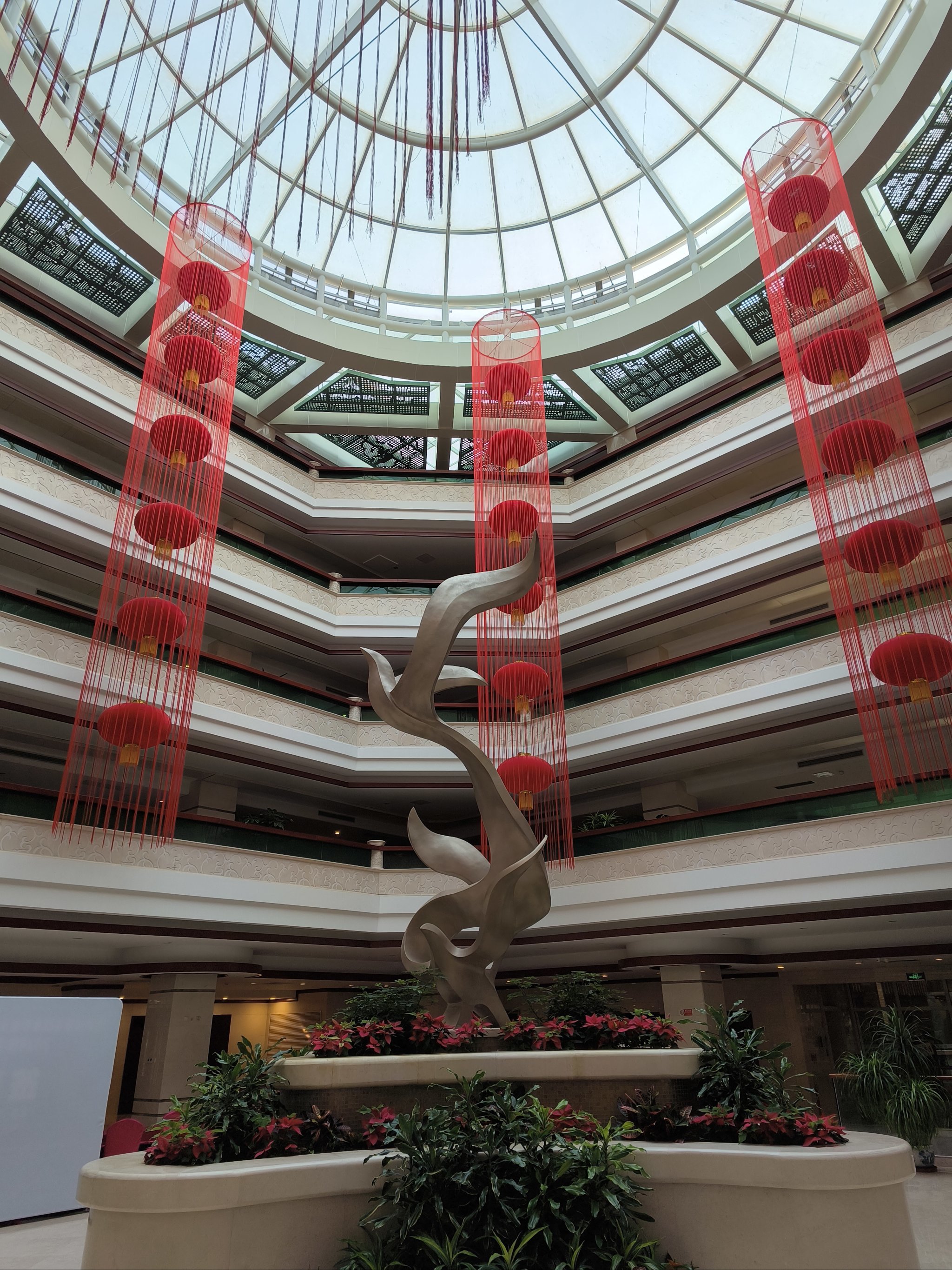 中共中央 国务院：建设京津、京雄走廊，梯次布局北京平原新城、北京生态涵养区、通勤圈、功能圈和产业协同圈